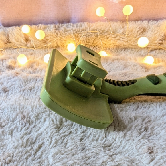 Retractable Dog Brush - Picture 3 of 14